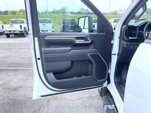 Certified 2025 Chevrolet Silverado 2500 LT w/ Convenience Package AWD/4WD image 9