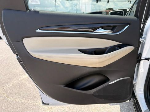 Used 2019 Buick Enclave Essence FWD image 16