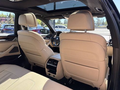 Used 2018 BMW 530i xDrive w/ Premium Package AWD/4WD image 17