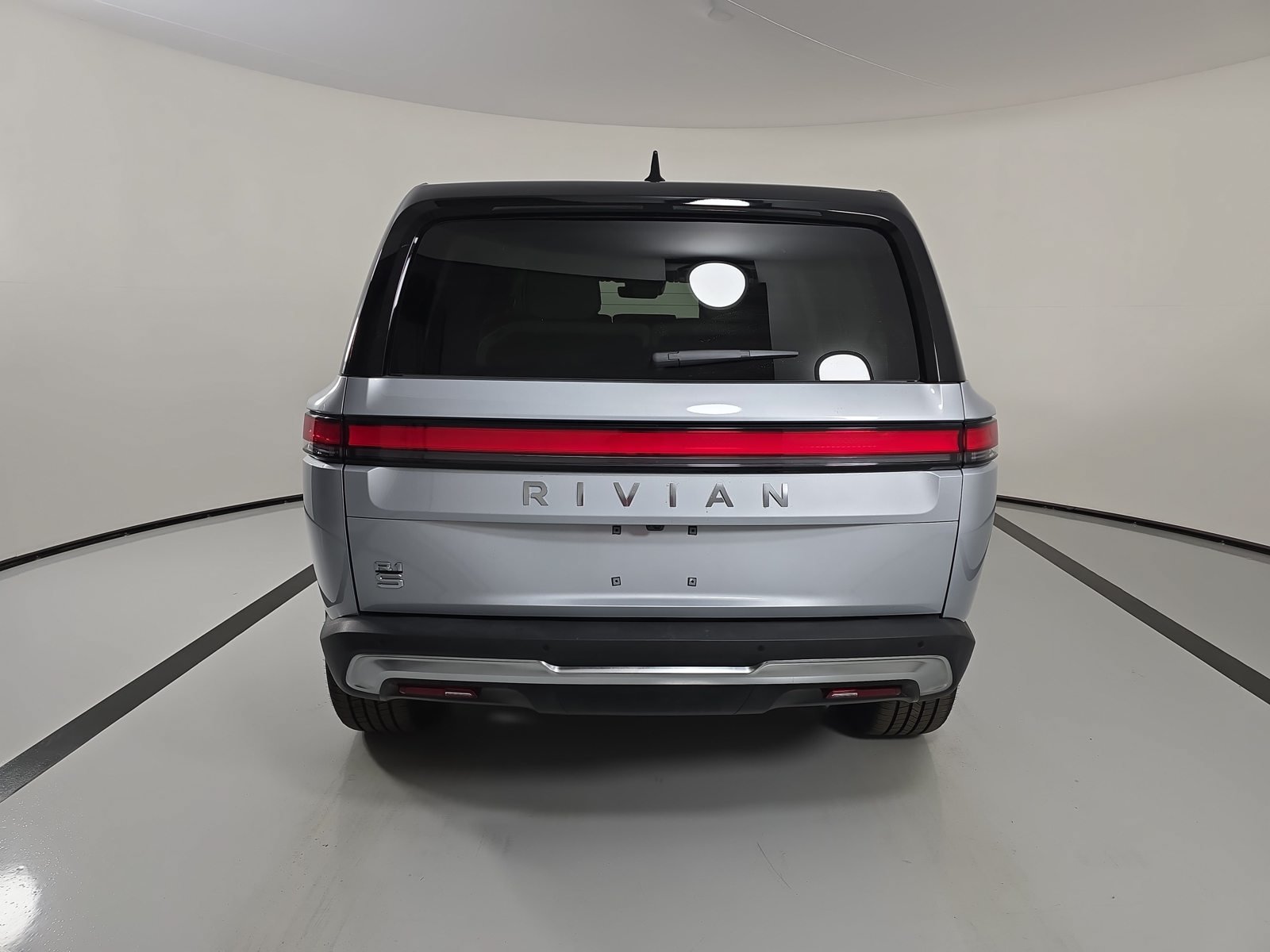 Used 2024 Rivian R1S Adventure Dual AWD/4WD image 4