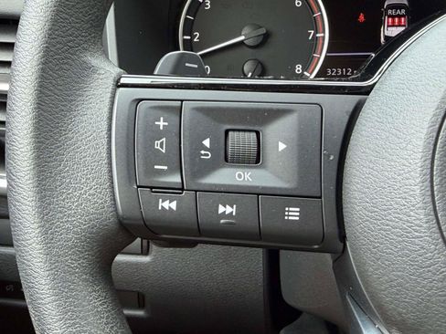 Used 2023 Nissan Rogue SV AWD/4WD image 18