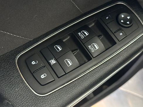 Used 2022 Dodge Charger SXT RWD image 14