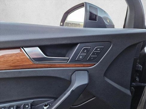 Used 2022 Audi Q5 2.0T Premium w/ Convenience Package image 7