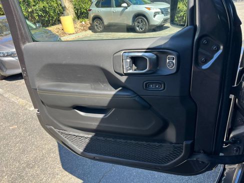 Used 2025 Jeep Wrangler Unlimited Sahara AWD/4WD image 18