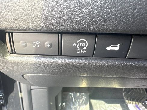 Used 2023 Nissan Rogue SV w/ SV Premium B Package AWD/4WD image 19