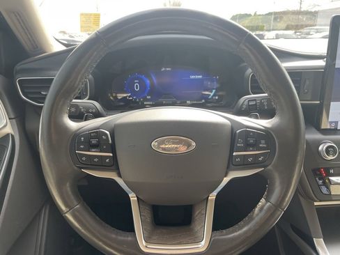 Used 2020 Ford Explorer Platinum w/ Premium Technology Package image 14