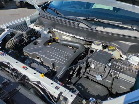 Used 2024 GMC Terrain SLT image 25