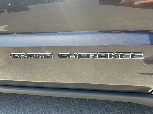 Used 2021 Jeep Grand Cherokee Limited image 12