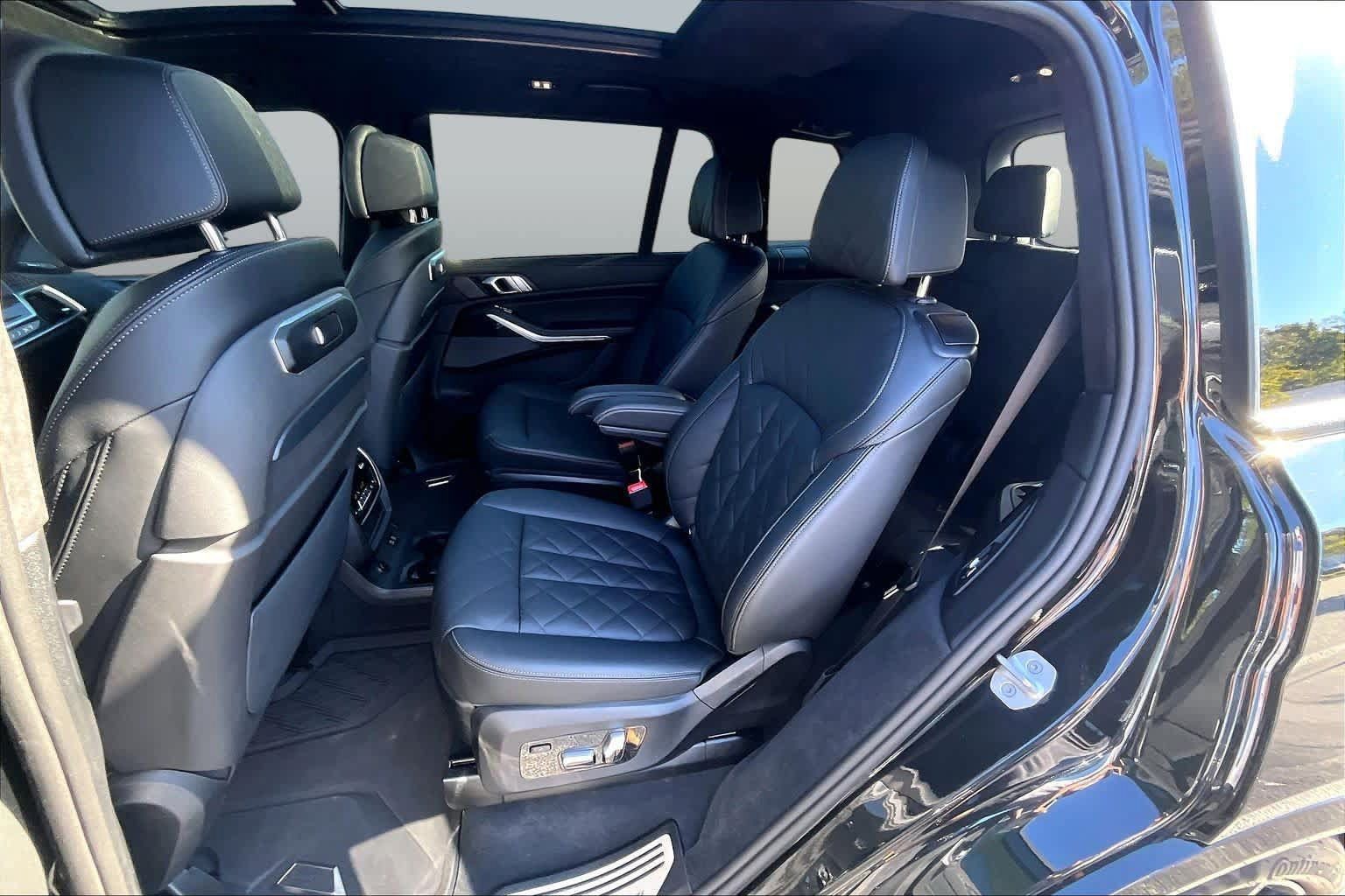 Used 2025 BMW X7 xDrive40i w/ M Sport Package AWD/4WD image 21