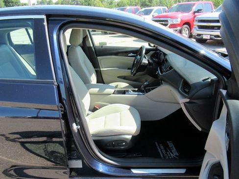 Used 2018 Buick Regal Essence w/ Driver Confidence Package #1 FWD image 13