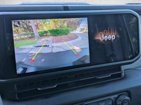 Used 2024 Jeep Gladiator Sport AWD/4WD image 12
