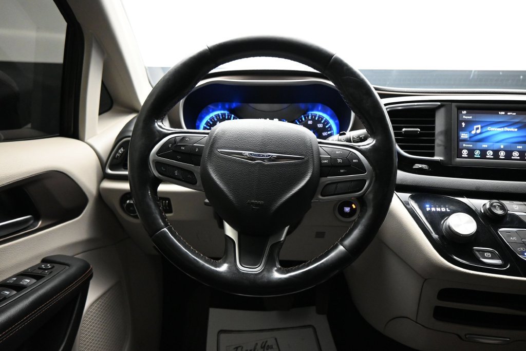 Used 2019 Chrysler Pacifica Touring-L FWD image 15
