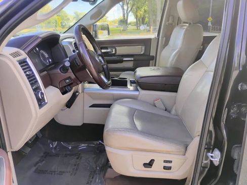 Used 2015 RAM 1500 Laramie w/ Convenience Group image 9