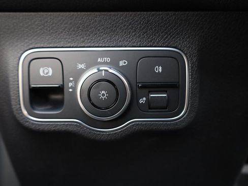 Used 2023 Mercedes-Benz EQB 300 4MATIC w/ Exclusive Package image 35