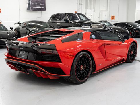 Used 2018 Lamborghini Aventador S image 10