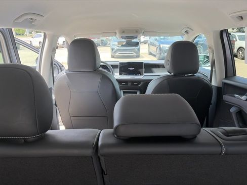 Certified 2025 Volkswagen Tiguan SE AWD/4WD image 15