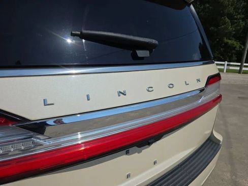 Used 2018 Lincoln Navigator Reserve w/ Technology Package AWD/4WD image 10
