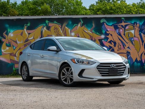 Used 2018 Hyundai Elantra SEL FWD image 2