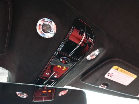 Used 2025 Aston Martin V8 Vantage Coupe image 23