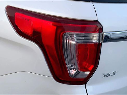 Used 2018 Ford Explorer XLT w/ Equipment Group 202A image 26