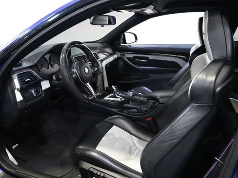 Used 2020 BMW M4 Coupe w/ Competition Package RWD image 28