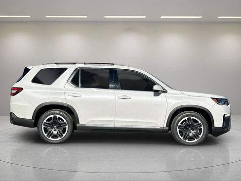 New 2026 Honda Pilot Touring image 6