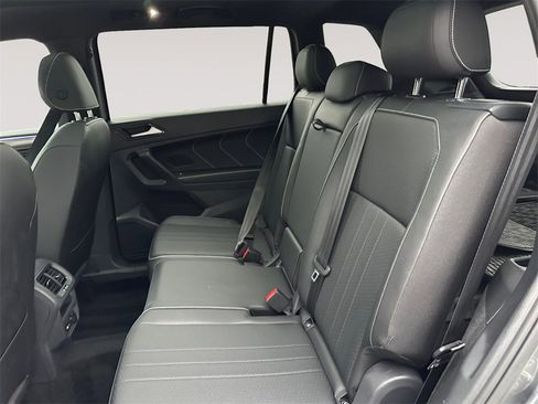 Used 2023 Volkswagen Tiguan SE R-Line image 13