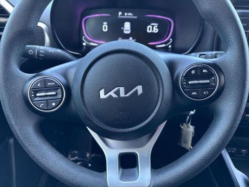 Used 2025 Kia Soul LX w/ LX Technology Package FWD image 24
