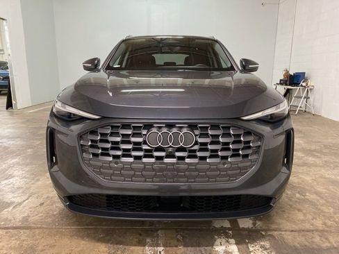 Used 2025 Audi Q5 Premium w/ Convenience Package image 2