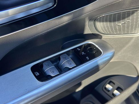 Used 2025 Mercedes-Benz GLC 350e GLC 350e image 28