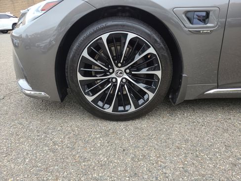 Used 2022 Lexus LS 500h AWD w/ Luxury Package image 10