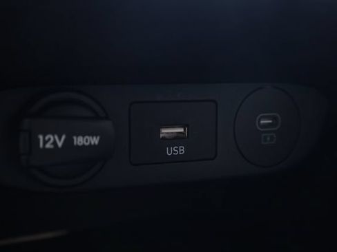 Certified 2025 Hyundai Elantra Limited FWD image 19