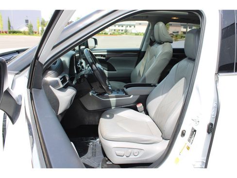 Used 2022 Toyota Highlander Platinum AWD/4WD image 8