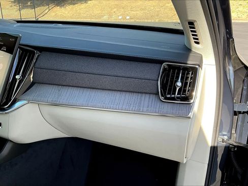 New 2026 Volvo XC90 B6 Ultra w/ Protection Package image 29