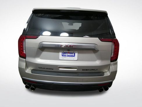 Used 2024 GMC Yukon XL Denali AWD/4WD image 4