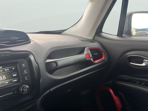 Used 2017 Jeep Renegade Trailhawk AWD/4WD image 18