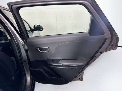 Used 2025 Kia K4 LXS image 27