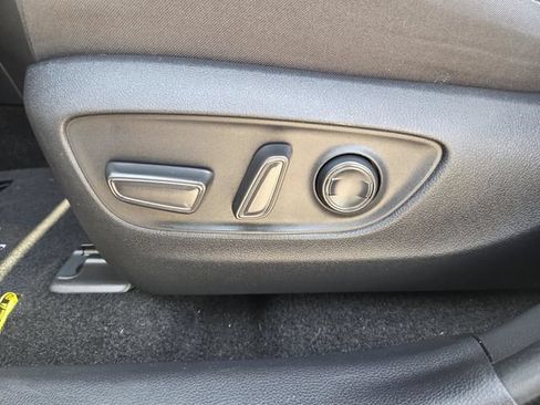 Used 2021 Toyota RAV4 XLE w/ Convenience Package FWD image 25