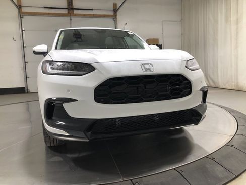 New 2026 Honda HR-V EX-L image 2