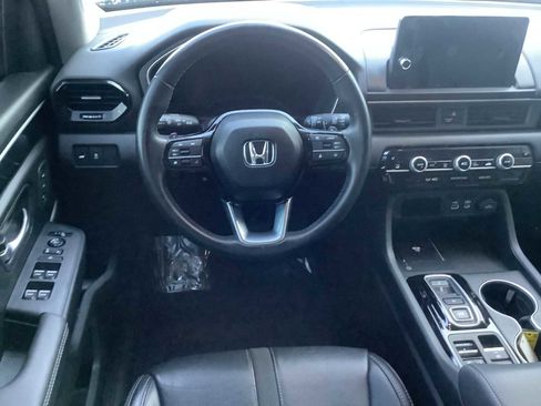 Used 2025 Honda Pilot Touring image 10