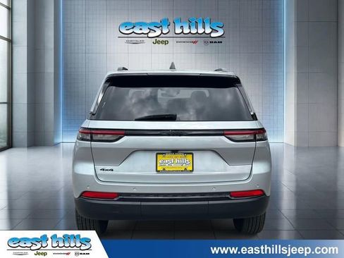 Certified 2025 Jeep Grand Cherokee Altitude AWD/4WD image 4