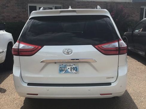 Used 2016 Toyota Sienna Limited Premium FWD image 2