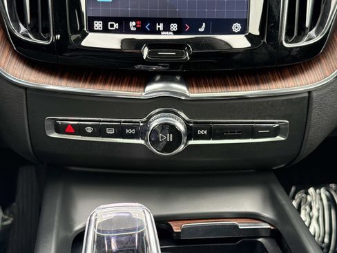 Used 2023 Volvo XC60 B5 Ultimate w/ Climate Package image 6