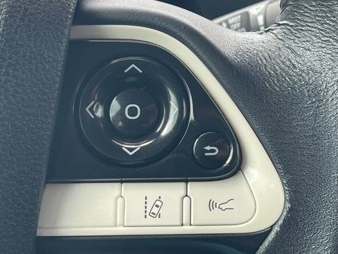 Used 2017 Toyota Prius Four FWD image 22