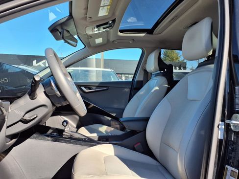 Certified 2023 Kia Niro EX Touring image 6