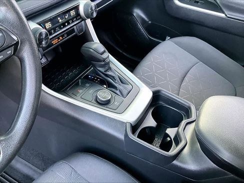 Used 2020 Toyota RAV4 XLE image 17