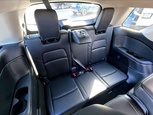 Used 2025 Nissan Pathfinder SL image 25