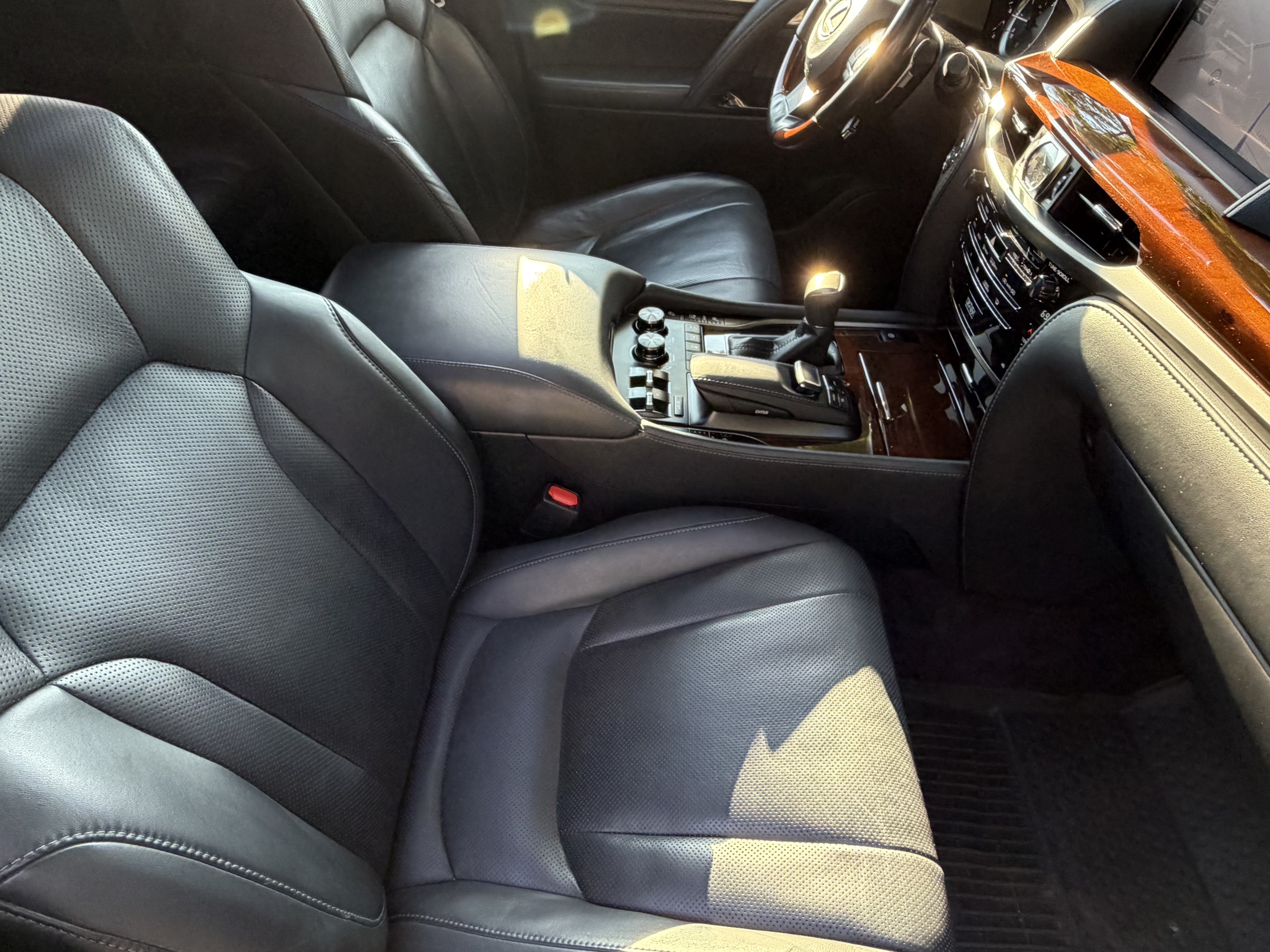 Used 2017 Lexus LX 570 4WD w/ Luxury Package image 43