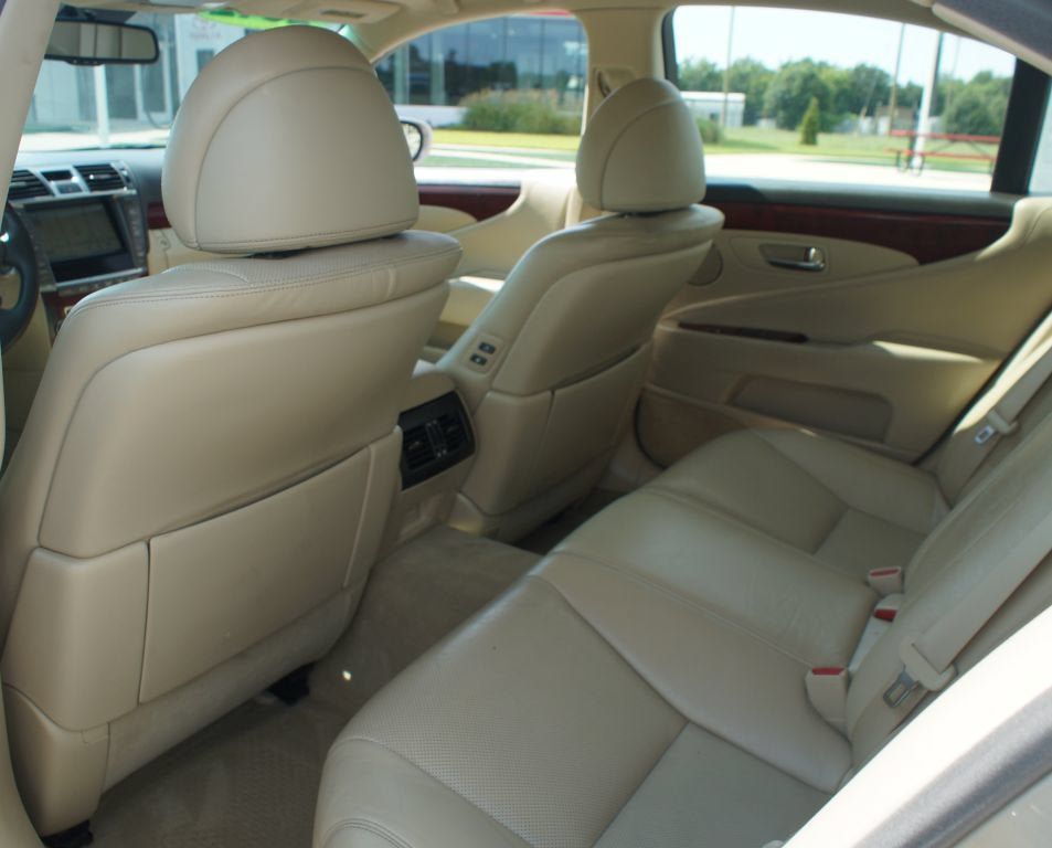 Used 2012 Lexus LS 460 w/ Comfort Pkg RWD image 13