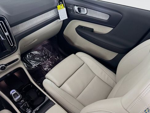 Certified 2026 Volvo XC40 B5 Ultra w/ Climate Package image 25
